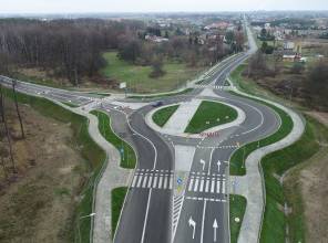 <h4><span style="font-size:14px"><strong>Inwestor:</strong> Województwo Podkarpackie - Podkarpacki Zarząd Dróg Wojewódzkich</span></h4>

<h4><span style="font-size:14px"><strong>Wykonawca:</strong> Konsorcjum firm:</span></h4>

<h4><span style="font-size:14px">- Przedsiębiorstwo Robót Drogowych Sp. z.o.o w Mielcu (Lider)</span></h4>

<h4><span style="font-size:14px">- Remost Sp. z o.o. (Partner)</span></h4>

<h4><span style="font-size:14px"><strong>Inżynier Kontraktu</strong><strong>:</strong> ZDI Sp. z o.o.</span></h4>

<h4><span style="font-size:14px"><strong>Całkowita wartość Projektu:</strong> 53 587 511,05 PLN</span></h4>

<h4><span style="font-size:14px"><strong>Wartość dofinansowania z EFRR:</strong> 42 687 964,05 PLN</span></h4>

<h4><span style="font-size:14px"><strong>Data podpisania umowy z Wykonawcą:</strong> 14.12.2020 r.</span></h4>

<h4><span style="font-size:14px"><strong>Data zakończenia robót budowlanych</strong>: 31.10.2022 r.</span></h4>

<h4><span style="font-size:14px"><strong>Okres realizacji:</strong> 2020-2022</span></h4>
