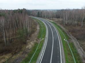 <h4><span style="font-size:14px"><strong>Inwestor:</strong> Województwo Podkarpackie - Podkarpacki Zarząd Dróg Wojewódzkich</span></h4>

<h4><span style="font-size:14px"><strong>Wykonawca:</strong> Konsorcjum firm:</span></h4>

<h4><span style="font-size:14px">- Przedsiębiorstwo Robót Drogowych Sp. z.o.o w Mielcu (Lider)</span></h4>

<h4><span style="font-size:14px">- Remost Sp. z o.o. (Partner)</span></h4>

<h4><span style="font-size:14px"><strong>Inżynier Kontraktu</strong><strong>:</strong> ZDI Sp. z o.o.</span></h4>

<h4><span style="font-size:14px"><strong>Całkowita wartość Projektu:</strong> 53 587 511,05 PLN</span></h4>

<h4><span style="font-size:14px"><strong>Wartość dofinansowania z EFRR:</strong> 42 687 964,05 PLN</span></h4>

<h4><span style="font-size:14px"><strong>Data podpisania umowy z Wykonawcą:</strong> 14.12.2020 r.</span></h4>

<h4><span style="font-size:14px"><strong>Data zakończenia robót budowlanych</strong>: 31.10.2022 r.</span></h4>

<h4><span style="font-size:14px"><strong>Okres realizacji:</strong> 2020-2022</span></h4>
