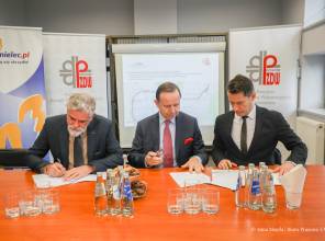 Podpisanie umowy na realizację drogi "lotniskowej" w Mielcu