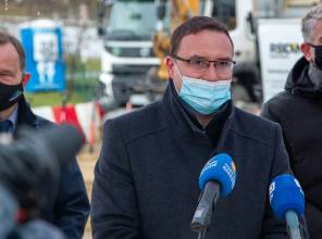 Symboliczne wbicie łopaty - zdjęcie przedstawia uczestników wydarzenia 