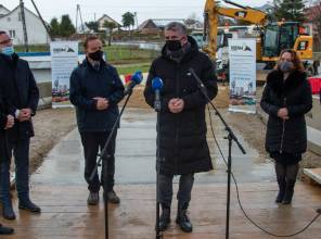 Symboliczne wbicie łopaty - zdjęcie przedstawia uczestników wydarzenia 
