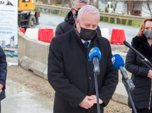 Symboliczne wbicie łopaty - zdjęcie przedstawia uczestników wydarzenia 
