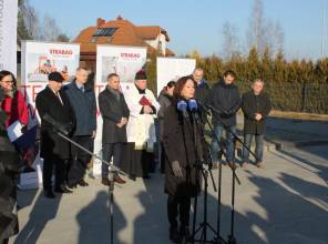 Symboliczne otwarcie drogi - zdjęcie przedstawia uczestników wydarzenia 