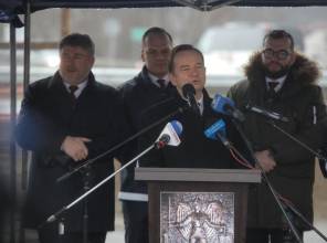 Symboliczne otwarcie drogi - zdjęcie przedstawia uczestników wydarzenia