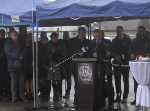 Symboliczne otwarcie drogi - zdjęcie przedstawia uczestników wydarzenia