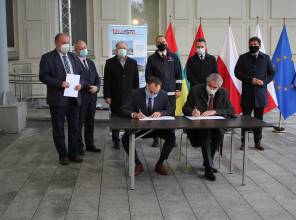 Zdjęcie przedstawia uczestników wydarzenia