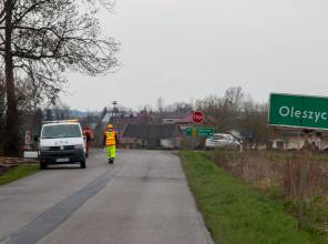 Zdjęcie przedstawia fragment rozbudowywanej drogi