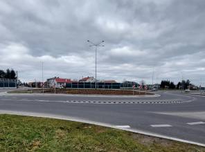 <h4><span style="font-size:14px"><strong>Inwestor:</strong> Województwo Podkarpackie - Podkarpacki Zarząd Dróg Wojewódzkich</span></h4>

<h4><span style="font-size:14px"><strong>Wykonawca:</strong> Budimex S.A.</span></h4>

<h4><span style="font-size:14px"><strong>Całkowita wartość Projektu:</strong> 148 182 206,00 PLN</span></h4>

<h4><span style="font-size:14px"><strong>Wartość dofinansowania z EFRR:</strong> 104 129 594,45 PLN</span></h4>

<h4><span style="font-size:14px"><strong>Data podpisania umowy z Wykonawcą:</strong> 20.05.2022 r.</span></h4>

<h4><span style="font-size:14px"><strong>Okres realizacji:</strong> 2022-2024</span></h4>
