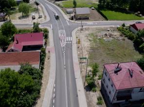 <h4><span style="font-size:14px"><strong>Inwestor:</strong> Województwo Podkarpackie - Podkarpacki Zarząd Dróg Wojewódzkich</span></h4>

<h4><span style="font-size:14px"><strong>Wykonawca:</strong> Przedsiębiorstwo Drogowo-Mostowe S.A.</span></h4>

<h4><span style="font-size:14px"><strong>Inżynier Kontraktu:</strong> PROKOM Construction Sp. z o.o.</span></h4>

<h4><span style="font-size:14px"><strong>Całkowita wartość Projektu:</strong> 36 732 498,31 PLN</span></h4>

<h4><span style="font-size:14px"><strong>Wartość dofinansowania z EFRR:</strong> 29 292 480,42 PLN</span></h4>

<h4><span style="font-size:14px"><strong>Data podpisania umowy z Wykonawcą:</strong> 21.12.2018 r.</span></h4>

<h4><span style="font-size:14px"><strong>Data zakończenia robót budowlanych:</strong> 30.06.2022 r.</span></h4>

<h4><span style="font-size:14px"><strong>Okres realizacji:</strong> 2018-2022</span></h4>
