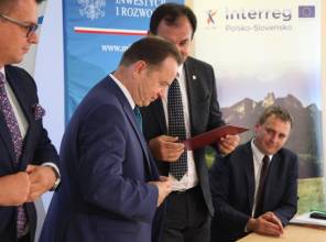 Zdjęcie przedstawia uczestników wydarzenia