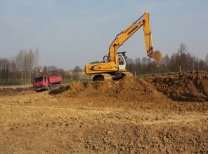 Zdjęcie przedstawia prace budowlane przy realizacji inwestycji