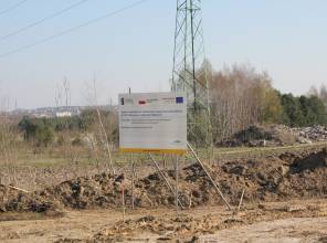 Zdjęcie przedstawia tablicę informującą o inwestycji