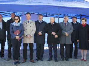 Symboliczne rozpoczęcie budowy - zdjęcie przedstawia uczestników wydarzenia