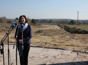 Symboliczne rozpoczęcie budowy - zdjęcie przedstawia uczestników wydarzenia
