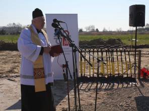 Symboliczne rozpoczęcie budowy - zdjęcie przedstawia uczestników wydarzenia