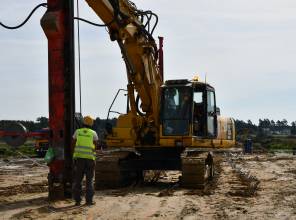 Zdjęcie przedstawia prace budowlane przy realizacji inwestycji