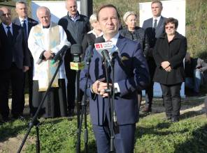 Symboliczne rozpoczęcie budowy - zdjęcie przedstawia uczestników wydarzenia