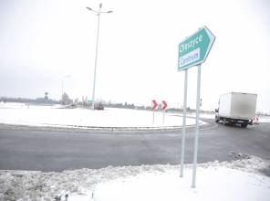 Zdjęcie przedstawia fragment nowo wybudowanej drogi