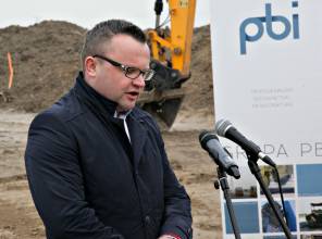 Zdjęcie przedstawia uczestnika wydarzenia