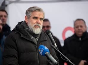 Symboliczne otwarcie drogi - zdjęcie przedstawia uczestników wydarzenia