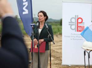 Symboliczne rozpoczęcie budowy - zdjęcie przedstawia uczestnika wydarzenia