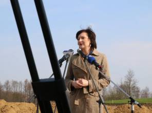 Symboliczne rozpoczęcie budowy - zdjęcie przedstawia uczestnika wydarzenia