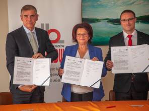 Zdjęcie przedstawia uczestników wydarzenia