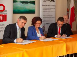 Zdjęcie przedstawia uczestników wydarzenia