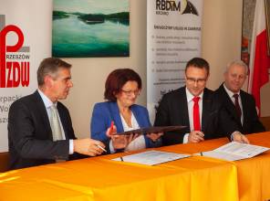 Zdjęcie przedstawia uczestników wydarzenia