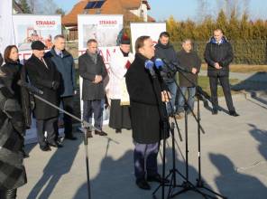 Symboliczne otwarcie drogi - zdjęcie przedstawia uczestników wydarzenia 