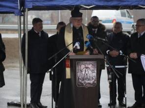 Symboliczne otwarcie drogi - zdjęcie przedstawia uczestników wydarzenia