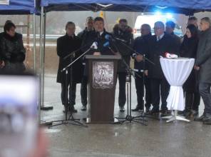 Symboliczne otwarcie drogi - zdjęcie przedstawia uczestników wydarzenia