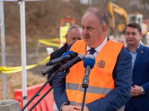 Symboliczne rozpoczęcie budowy - zdjęcie przedstawia uczestników wydarzenia