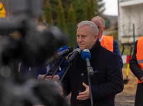 Symboliczne rozpoczęcie budowy - zdjęcie przedstawia uczestników wydarzenia