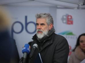 Symboliczne otwarcie drogi - zdjęcie przedstawia uczestników wydarzenia