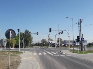Zdjęcie przedstawia fragment nowo wybudowanej drogi