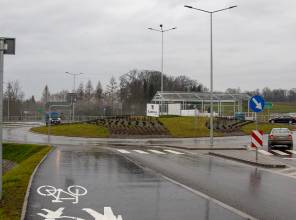 Zdjęcie przedstawia fragment nowo wybudowanej drogi