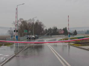 Zdjęcie przedstawia fragment nowo wybudowanej drogi