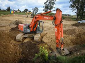 Zdjęcie przedstawia prace budowlane przy realizacji inwestycji