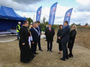 Symboliczne rozpoczęcie budowy - zdjęcie przedstawia uczestników wydarzenia