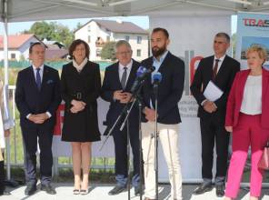 Zdjęcie przedstawia uczestników wydarzenia