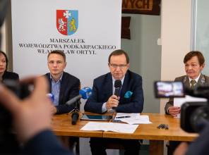 Zdjęcie przedstawia uczestników wydarzenia