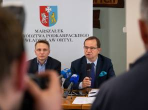 Zdjęcie przedstawia uczestników wydarzenia