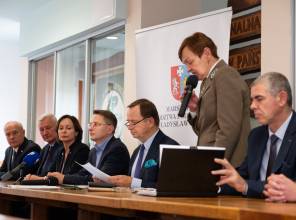 Zdjęcie przedstawia uczestników wydarzenia