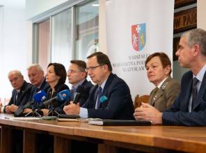 Zdjęcie przedstawia uczestników wydarzenia