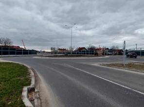 <h4><span style="font-size:14px"><strong>Inwestor:</strong> Województwo Podkarpackie - Podkarpacki Zarząd Dróg Wojewódzkich</span></h4>

<h4><span style="font-size:14px"><strong>Wykonawca:</strong> Budimex S.A.</span></h4>

<h4><span style="font-size:14px"><strong>Całkowita wartość Projektu:</strong> 148 182 206,00 PLN</span></h4>

<h4><span style="font-size:14px"><strong>Wartość dofinansowania z EFRR:</strong> 104 129 594,45 PLN</span></h4>

<h4><span style="font-size:14px"><strong>Data podpisania umowy z Wykonawcą:</strong> 20.05.2022 r.</span></h4>

<h4><span style="font-size:14px"><strong>Okres realizacji:</strong> 2022-2024</span></h4>
