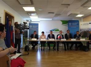 Zdjęcie przedstawia uczestników wydarzenia