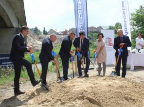 Zdjęcie przedstawia uczestników wydarzenia