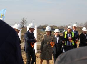 Symboliczne rozpoczęcie budowy - zdjęcie przedstawia uczestników wydarzenia