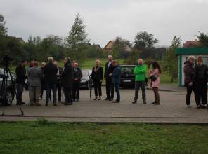 Symboliczne rozpoczęcie budowy - zdjęcie przedstawia uczestników wydarzenia